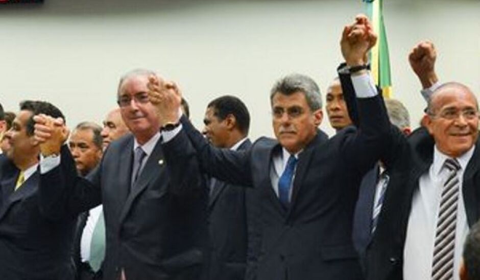 Por aclamação, Diretório Nacional do PMDB decide deixar a base  aliada do governo da presidenta Dilma Rousseff