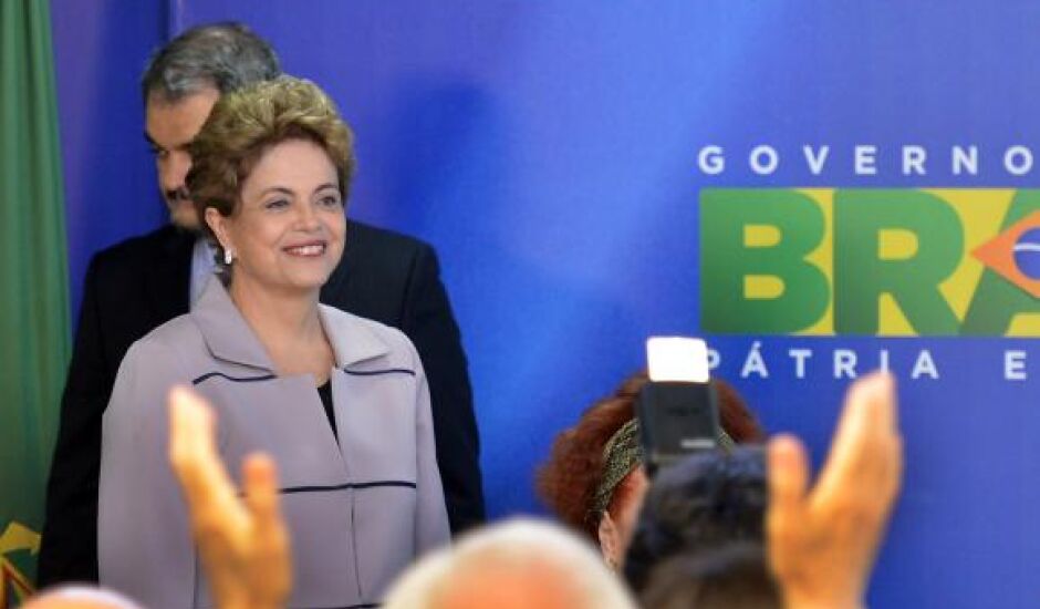 Presidenta Dilma Rousseff recebeu apoio de intelectuais e artistas contra o processo de impeachment em cerimônia no Palácio do Planalto