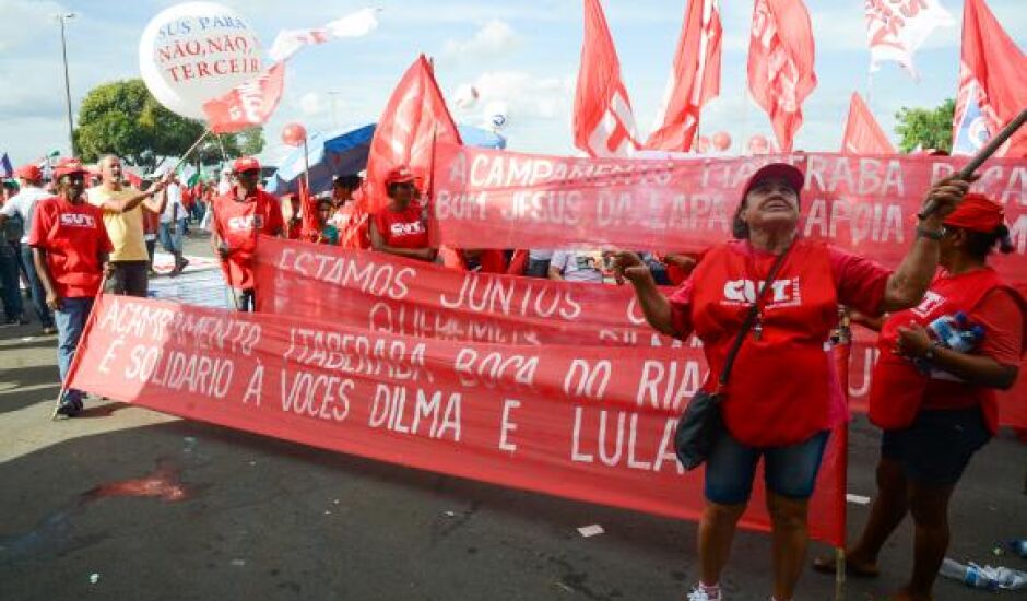 Entidades sindicais, movimentos sociais e partidos políticos participam da Jornada Nacional pela Democracia e contra o impeachment