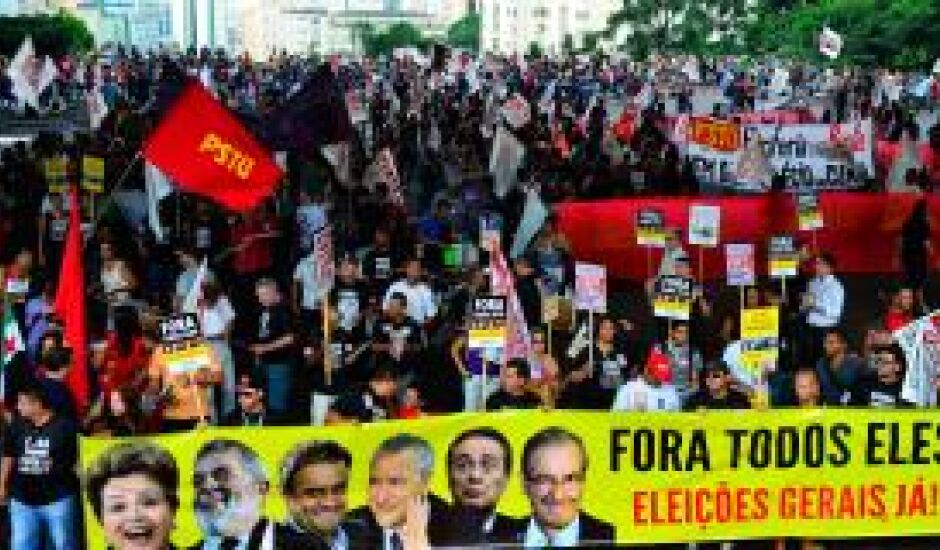 Ato na Paulista criticou a polarização política, o ajuste fiscal e políticos de vários partidos