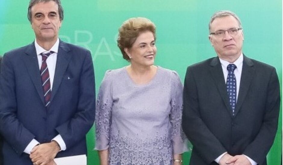 O ex-ministro da Justiça, José Eduardo Cardozo, Dilma e Aragão, na solenidade de posse