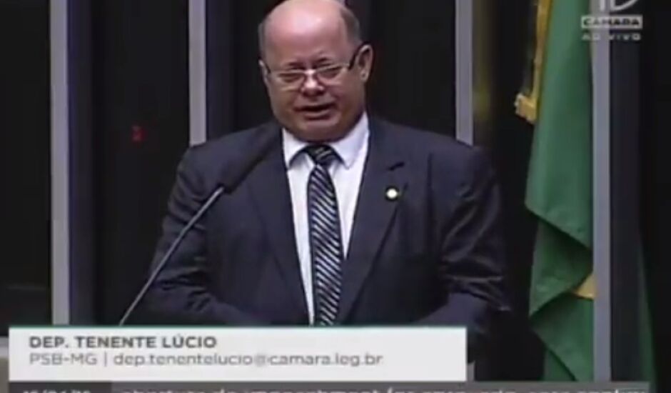 Deputado Tenente Lúcio (PSB-MG) fala na tribuna da Câmara