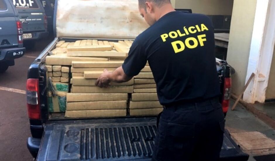 DOF apreende quase 1 tonelada de maconha na MS-156 em Caarapó