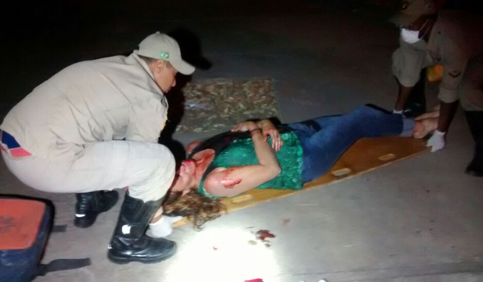 Bombeiros socorreram a mulher, ferida na cabeça pelo próprio sobrinho