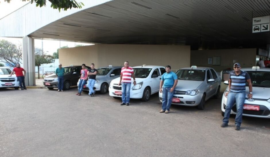 Taxistas legalizados reclamam dos clandestinos em Três Lagoas 
