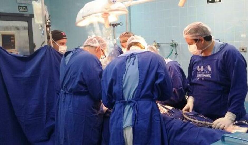 Três equipes médicas de São Paulo e de Ribeirão Preto atuaram na cirurgia