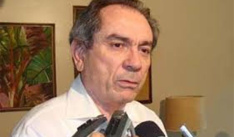 Senador Raimundo Lira preside a comissão