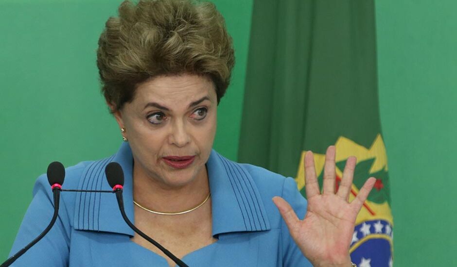 Dilma é afastada por 180 dias 