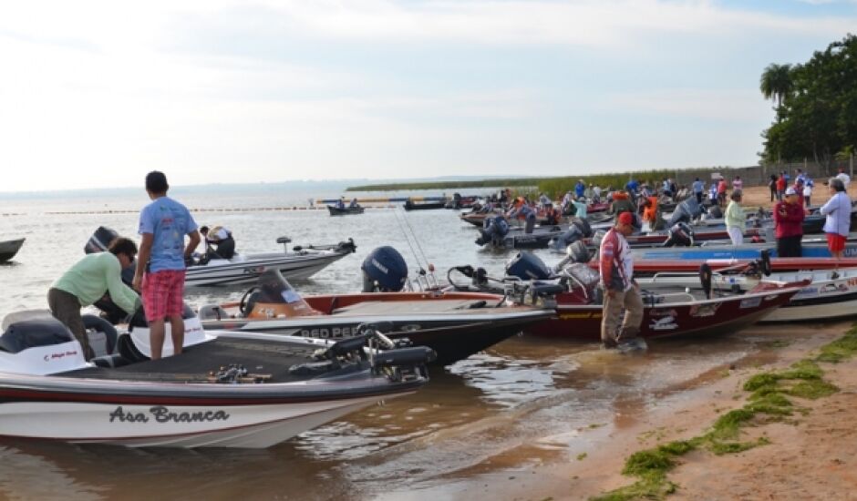 Competição de torneio de pesca, em 2015, reuniu mais de 300 competidores às margens do Rio Sucuriú