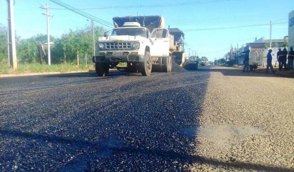 Construtora Jupiá iniciou o recapeamento da avenida Clodoaldo Garcia 