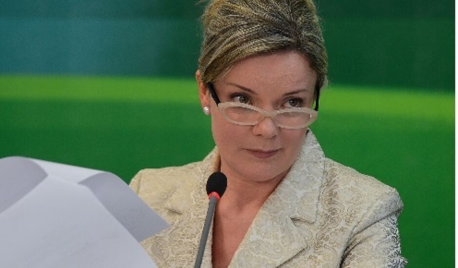 Gleisi Hoffman defende a volta de Dilma Rousseff à Presidência na comissão