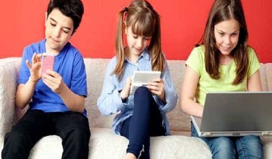 Crianças precisam ser monitoradas desde bem cedo em suas atividades virtuais