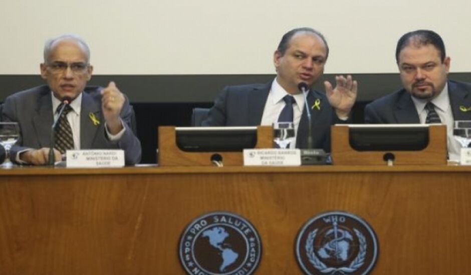 O ministro da Saúde, Ricardo Barros (ao centro), lança a nova campanha de prevenção às hepatites de 2016, na sede da Organização Pan-americana de Saúde (Opas)