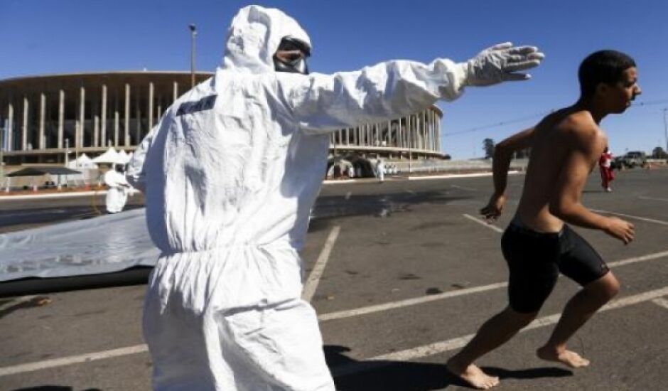 A Coordenação de Defesa de Área (CDA) de Brasília realiza treinamento para acolhimento de pessoa para descontaminação ou evacuação, caso ocorra explosão química dentro do Estádio Mané Garrincha 