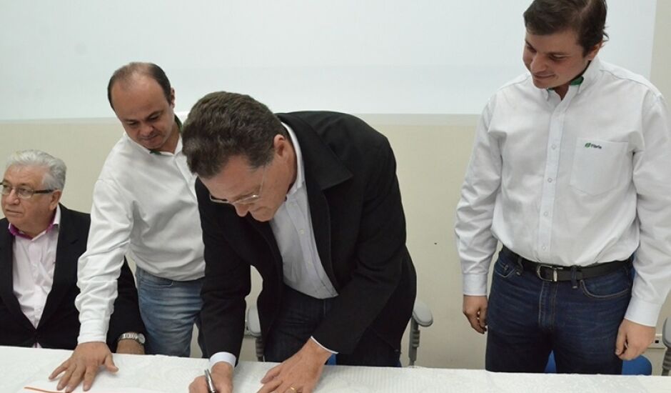 Fibria e Senai assinam contrato de parceria para a área florestal