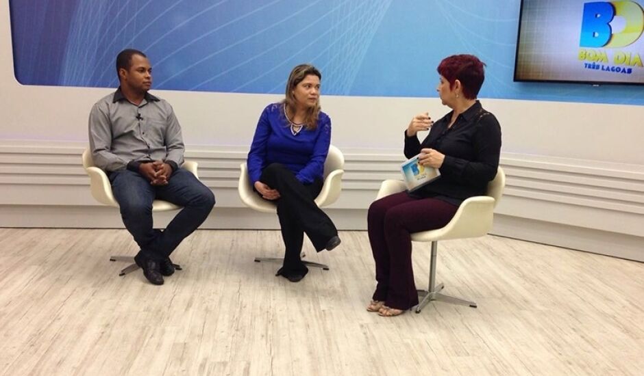 Ricardo Sampaio e Ester Neres, pais de Kaleby, em entrevista à jornalista Maria do Carmo