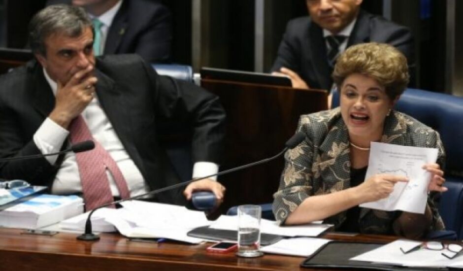 Presidente Dilma se defende contra impeachment 