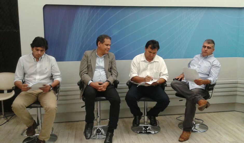 Paulo Salomão, Jorge Martinho, Idevaldo Claudino e Paulo Leite nos estúdios da TVC