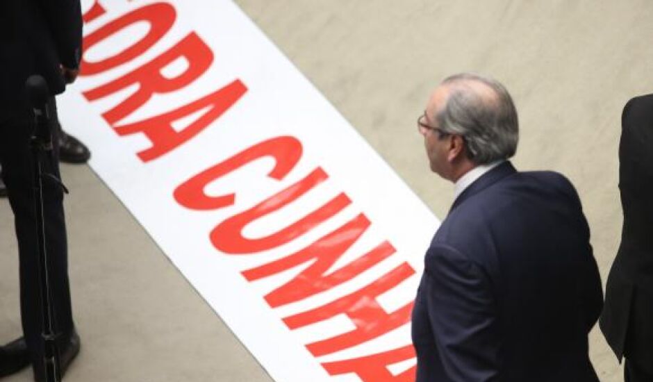 Ex-deputado Eduardo Cunha deixa o plenário da Câmara, após a votação