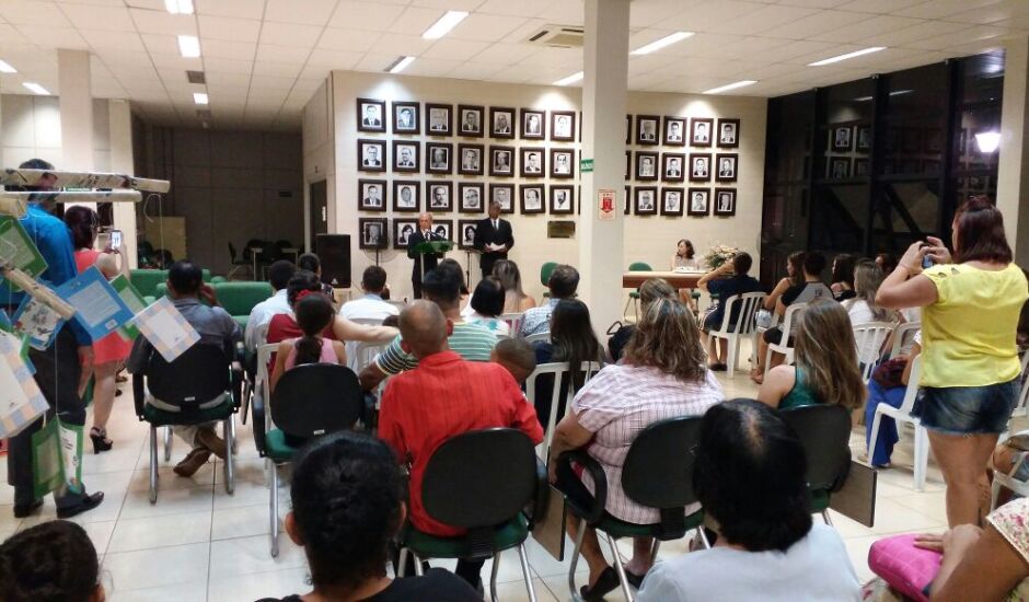 Lançamento ocorreu na Biblioteca Municipal Rosário Congro