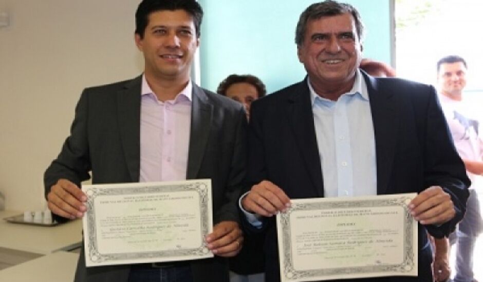 Gustavo Carvalho e Robinho retiraram os diplomas