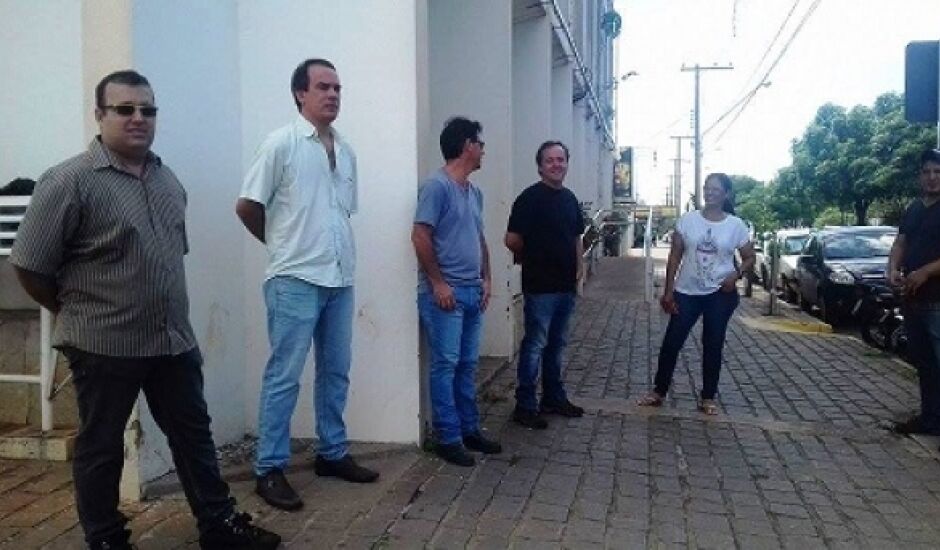 Proprietários de oficinas mecânicas de Três Lagoas protestaram em frente à prefeitura no mês passado 