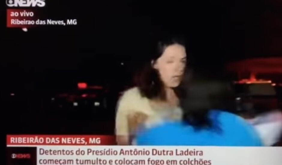 Mãe de preso agride a repórter Larissa Carvalho
