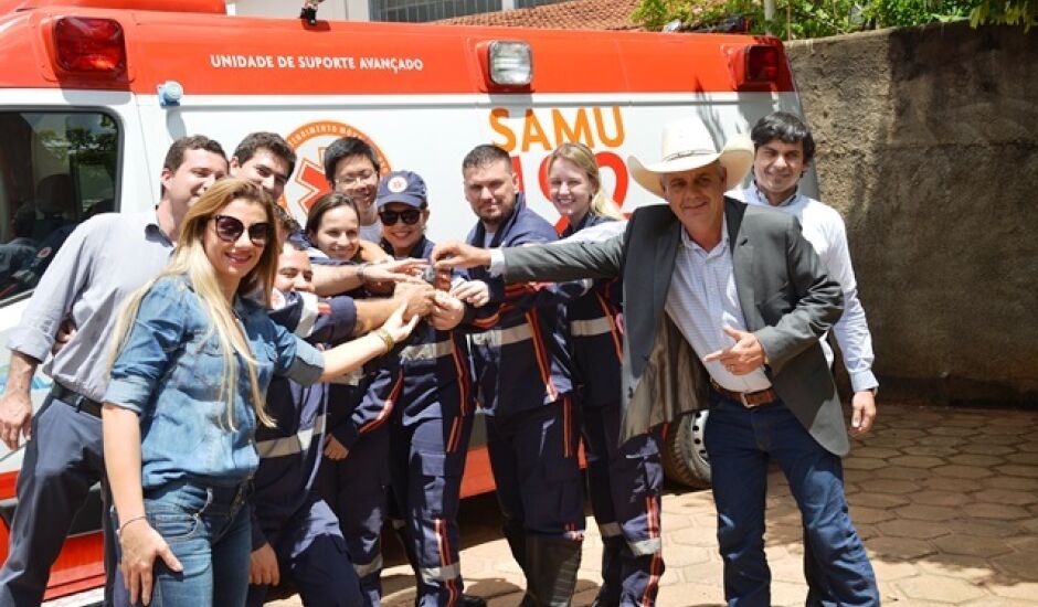 Prefeito Ângelo Guerreiro fez a entrega da ambulância ao Samu 