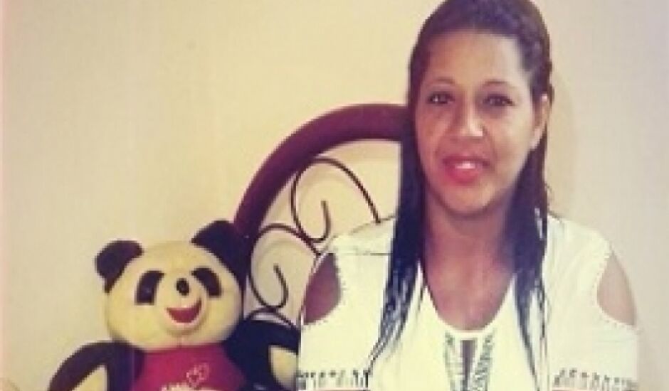 Efigênia Dinalva de Souza de 35 anos, foi morta a facadas