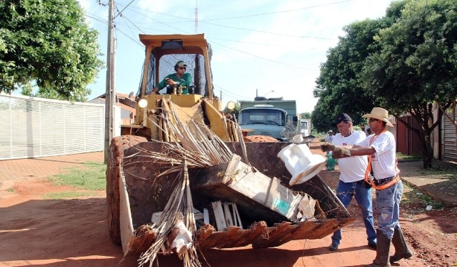 Somente na região dos bairros Vila Verde e Quinta da Lagoa foram recolhidos 217 caminhões de lixo 