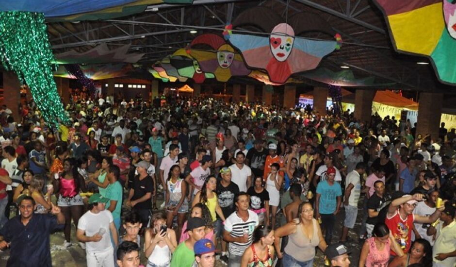 Foliões terão que pular Carnaval em outras cidades 