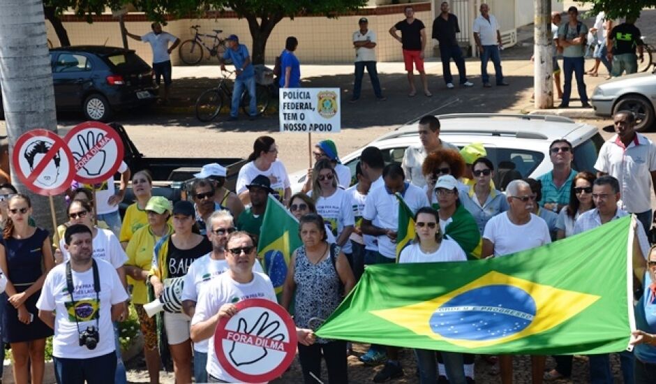 Integrantes do Movimento Vem Pra Rua de Três Lagoas, em manifestação ocorrida no ano passado