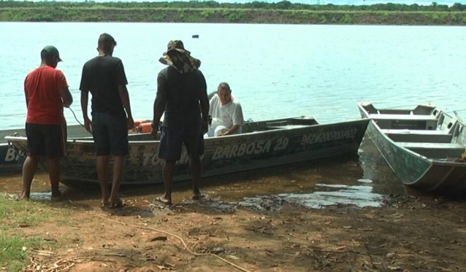 Nesta quarta-feira (1°) vários pescadores iniciaram a pesca em rios que cortam o município