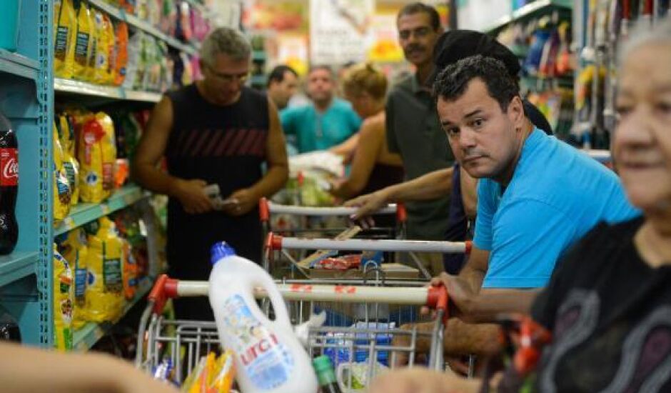 Queda da inflação pode reduzir preços de produtos alimentícios