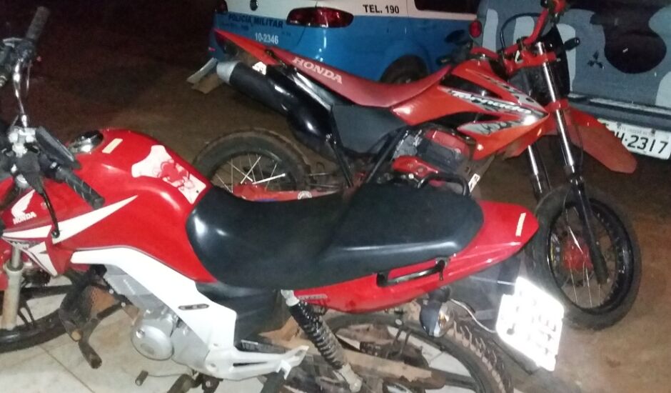 As motos roubadas estavam em uma das ruas do Orestinho