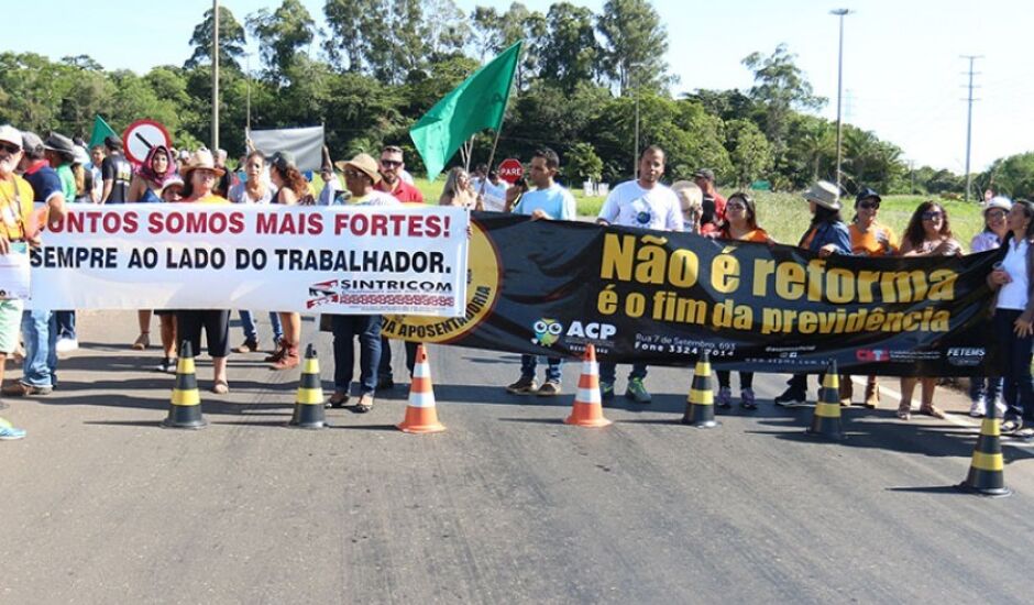 Protesto contra as reformas Trabalhista e da Previdência realizada em 31 de março em Três Lagoas