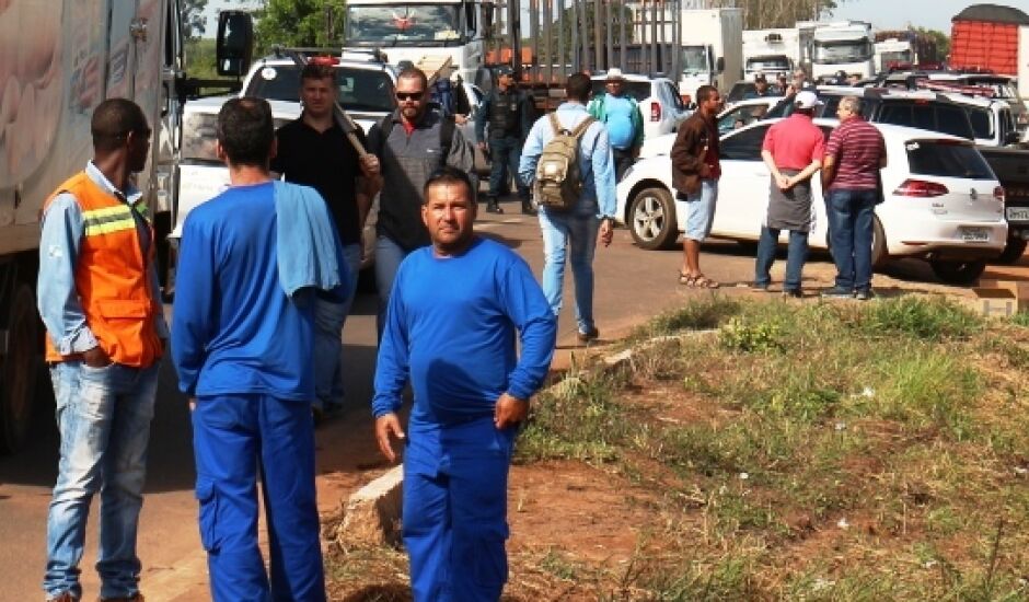 Movimentos sindicais interditaram BR-158, rodovia de acesso à Brasilândia