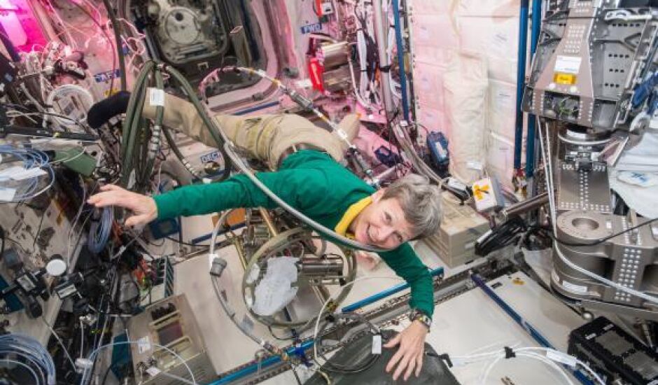 Peggy acumula recordes e chega hoje à marca dos 535 dias no espaço, feito inédito entre os astronautas dos Estados Unidos