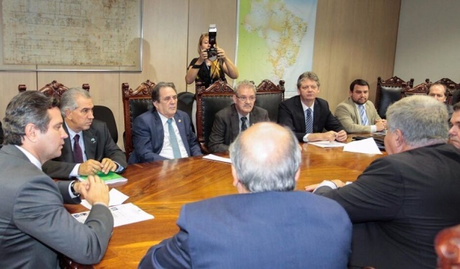 Governador Reinaldo Azambuja, bancada federal de MS e ministro dos Transportes se reuniram para tratar da concessão da BR-163