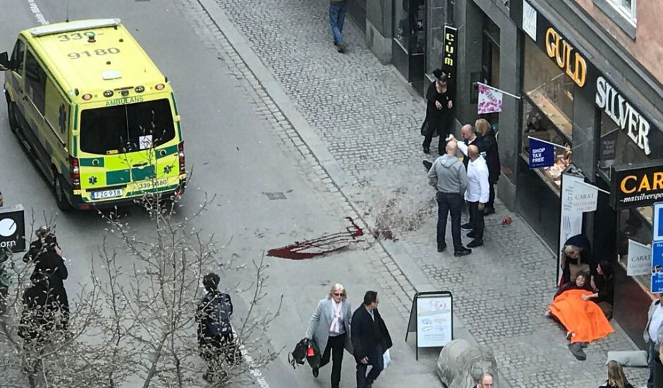 Incidente ocorreu na Rua Drottninggatan, uma das principais do centro da cidade, próxima de muitos estabelecimentos comerciais