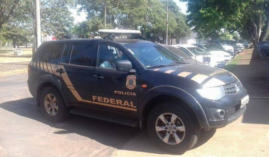 Equipe da Polícia Federal chegando do mandado de busca  e apreensão  na sede da Eldorado