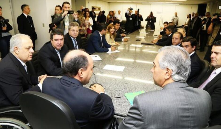 Reunião com o governador Reinaldo Azambuja aconteceu na sala da presidência