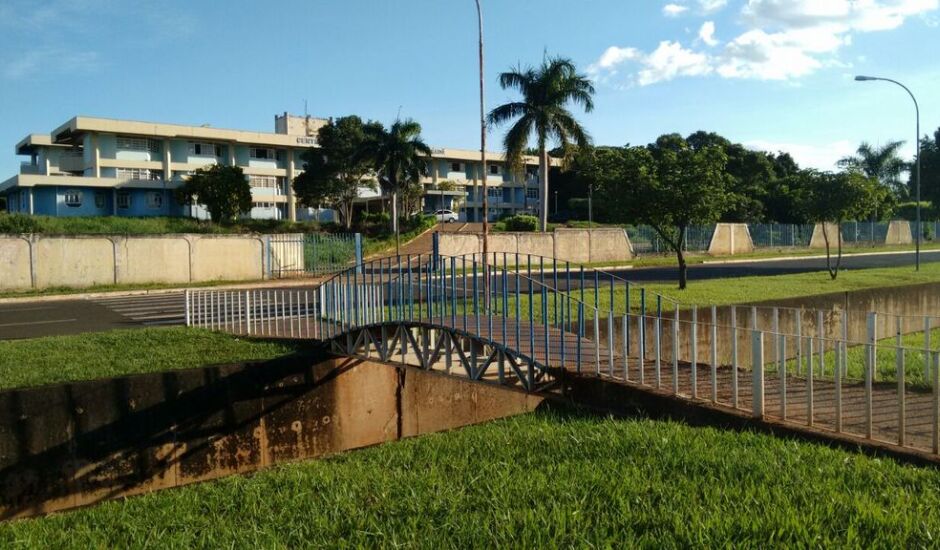 A escola Aracilda Cícero Correa da Costa adereiu a paralisação nesta terça-feira