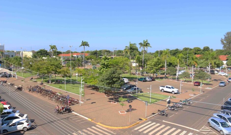 Praça Ramez Tebet, localizada na região central de Três Lagoas, é uma opção de lazer para os moradores
