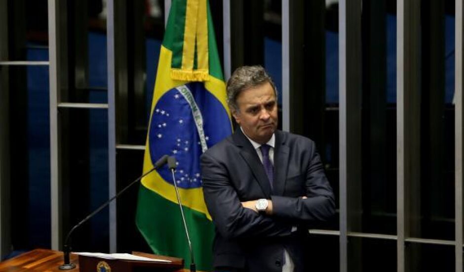 Senador, presidente nacional do PSDB, foi afastado do cargo após as denúncias