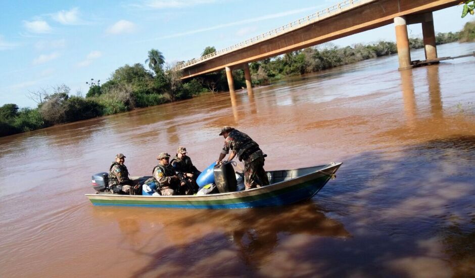 Ao todo, foram autuadas 15 pessoas por pesca ilegal e apreendidos diversos apetrechos ilegais. Operação aconteceu nos rios Paraná, Ivinhema, Amambai, Maracaí e Laranjal