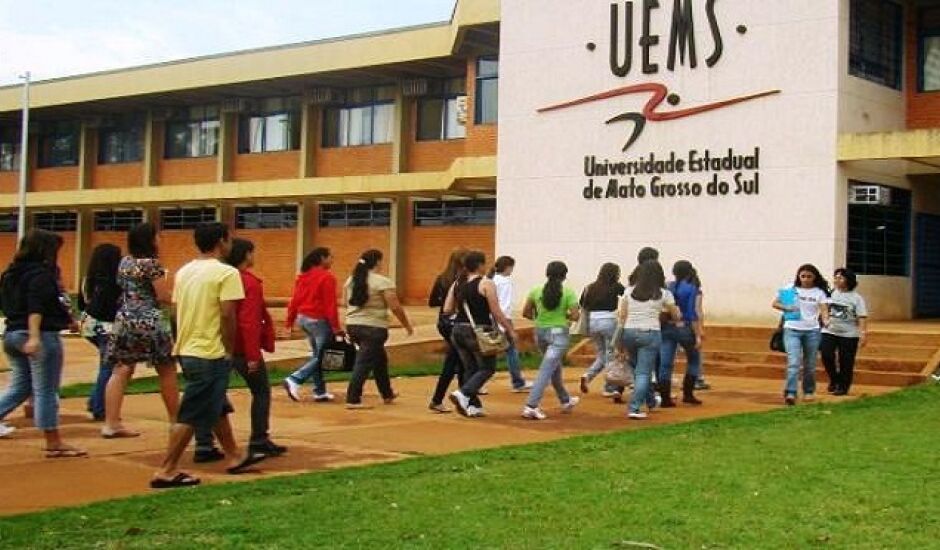 Na prática, os alunos da UEMS que se interessarem por cursos oferecidos pela UNA poderão ir até Assunção ou receber, em uma das unidades da Universidade Estadual, um professor do Paraguai