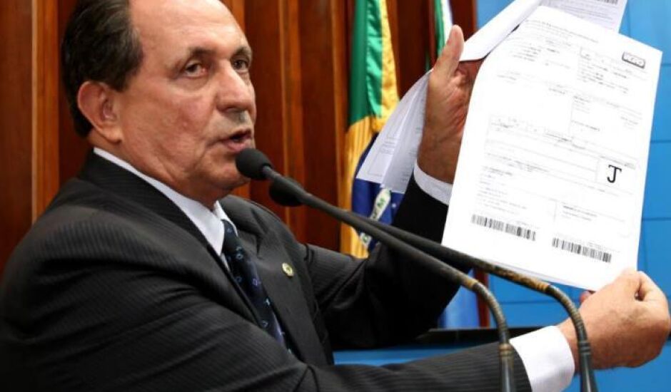 Deputado Zé Teixeira apresentou documentos de que a venda de gado para frigoríficos da JBS foram legalizadas