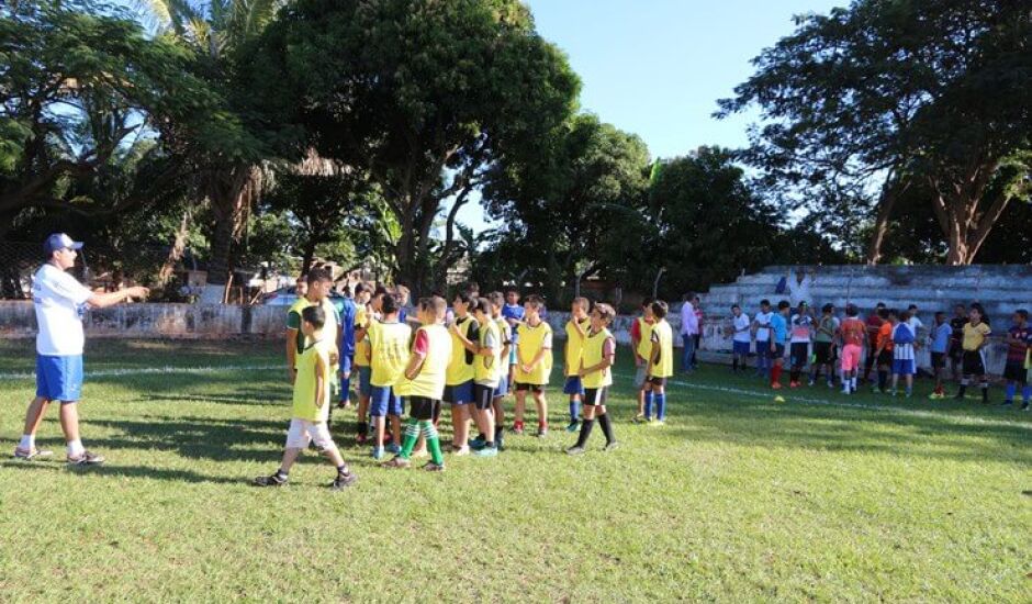 Os treinamentos ocorrem no Estádio Municipal “Pereirão” e no campo da Vila São Gerônimo
