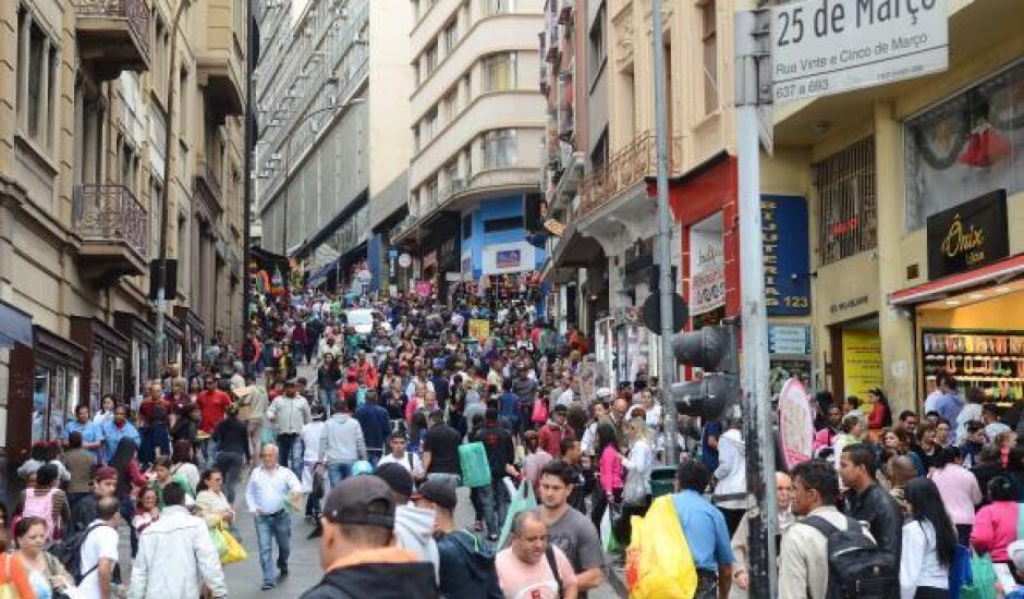 Pesquisa indica que 60,1 milhões de brasileiros estão com restrições de crédito, quase 40% da população adulta